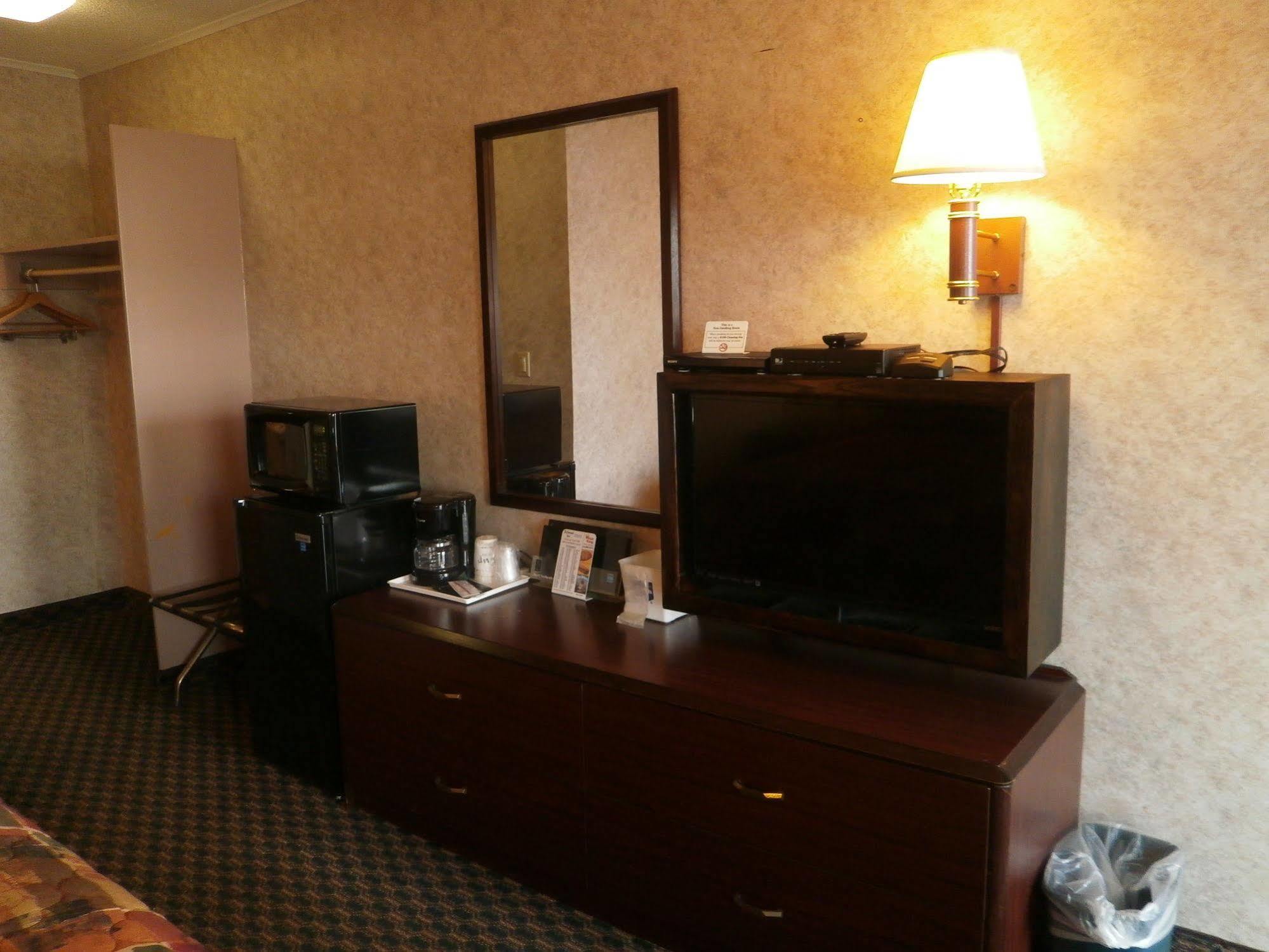 Richmond Inn And Suites Exteriör bild