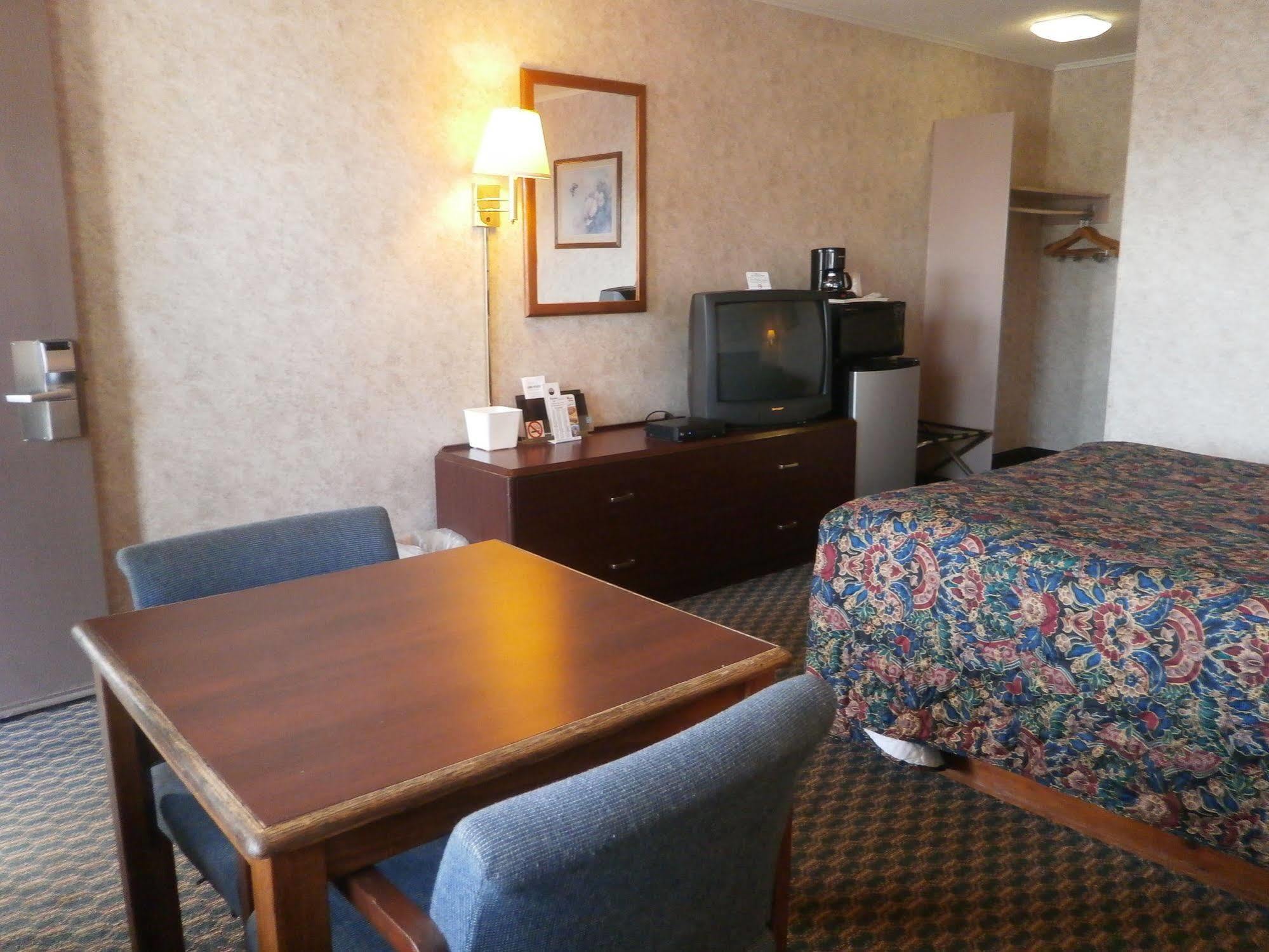 Richmond Inn And Suites Exteriör bild